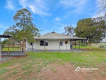 Peaceful Country Living on 2.2 Acres Minutes from Katamatite