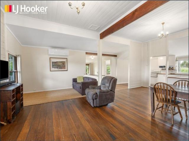 Peaceful Country Living on Beautiful Woodford Island