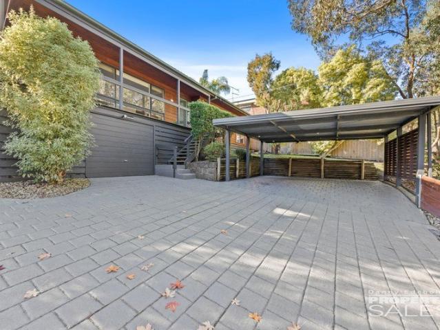 Peaceful Country Retreat, In Town Convenience