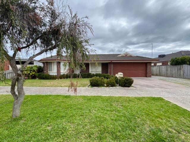 Peaceful Court Living in a Convenient Leopold Location