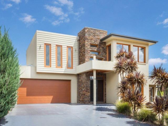 Peaceful Court Living in a Convenient Location