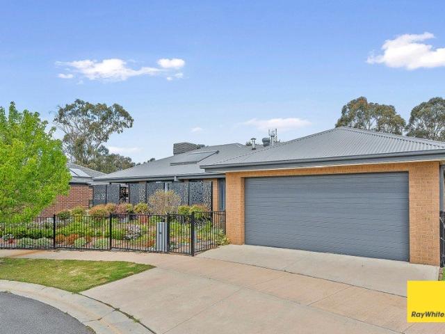 Peaceful Court Living in Sought After Strathdale