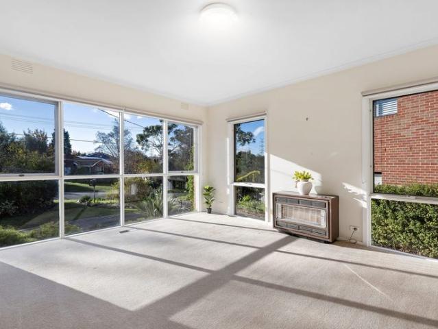 Peaceful Court Living in the Vermont Secondary Zone