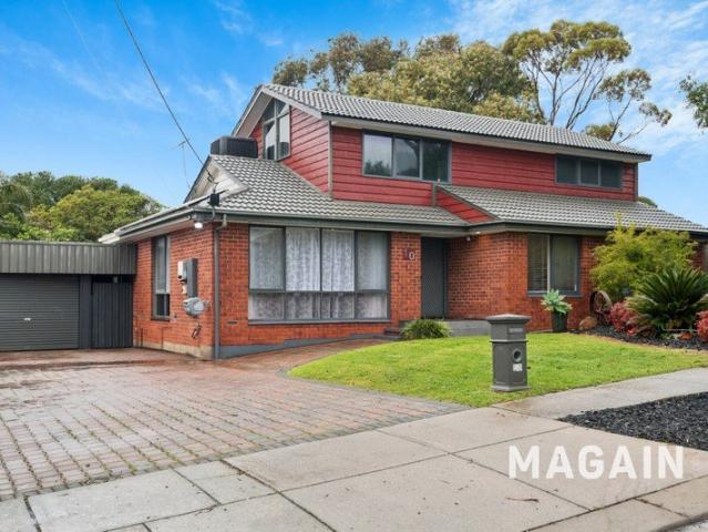 Peaceful Court Living Reserve Views Welcome Home!