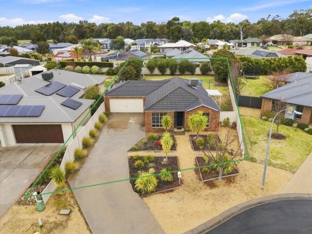 Peaceful Court Location Spacious Family Living
