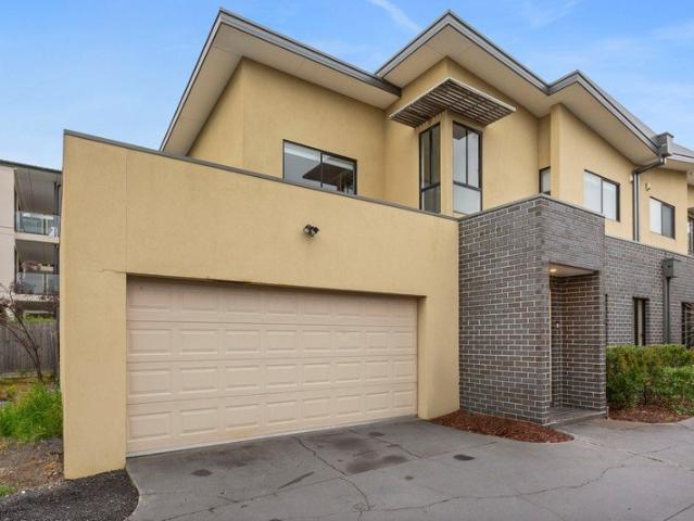 Peaceful court position with expansive living & entertaining