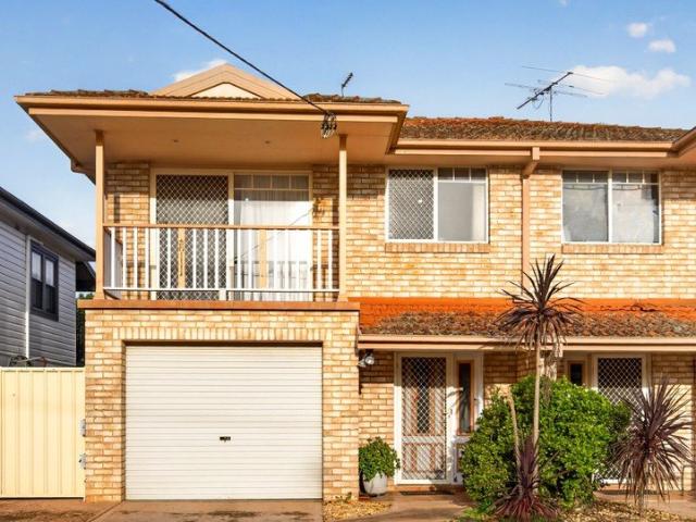 Peaceful Cul de Sac Duplex Offering Comfort, Convenience & Value