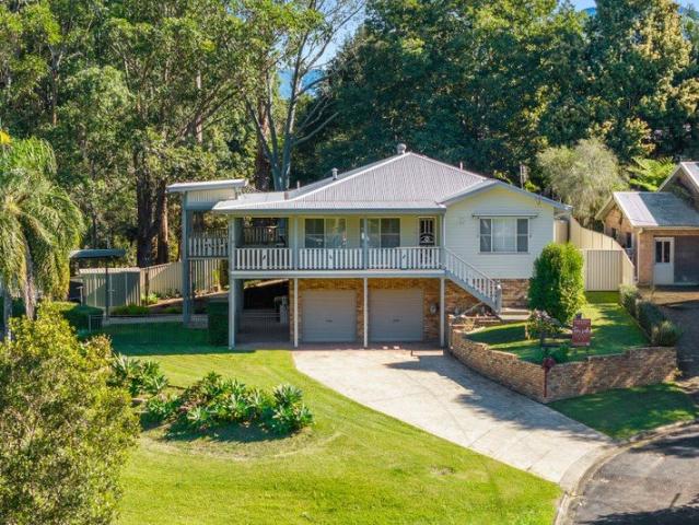 Peaceful Cul de Sac Living with Exceptional Space, Privacy & Entertaining