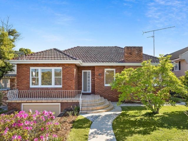 Peaceful Cul de Sac Living with Escarpment Views & Self Contained Studio