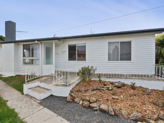 Peaceful Cul de Sac Living with Plenty of Charm Downton Property