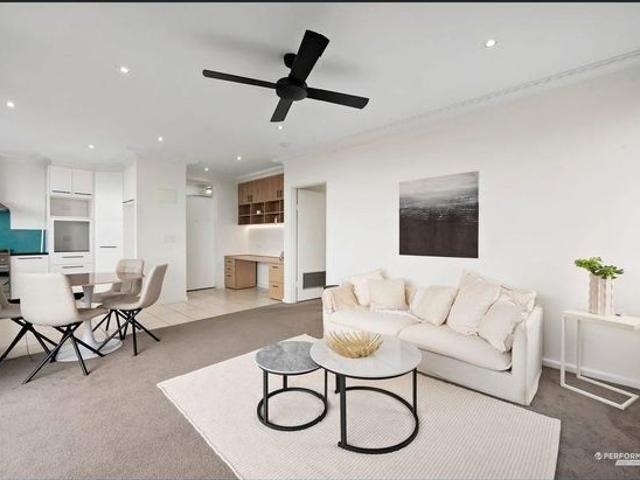 Peaceful Cul De Sac Living with Sweeping Bay Views