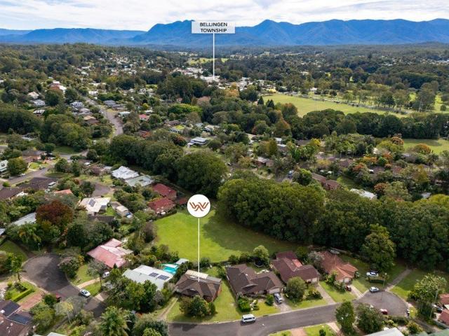 Peaceful Cul de Sac Living Backing onto Reserve