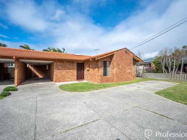 Peaceful Cul de Sac Living in a Convenient 'Rostrata' Location