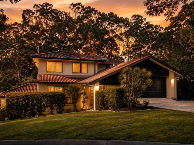 Peaceful Family Entertainer Backing onto Tranquil Bushland