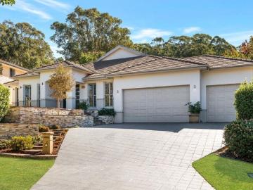 Peaceful family Living backing onto Harrington Forest