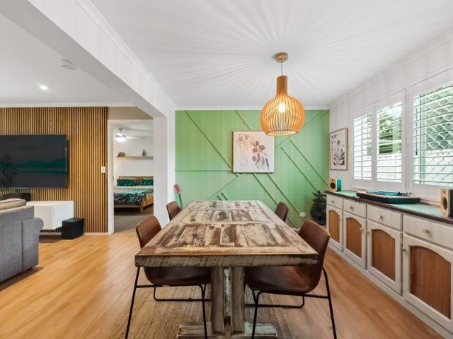 Peaceful Family Living Backing Onto Leafy Nature Reserve