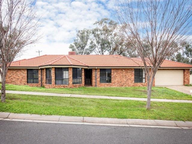 Peaceful Family Living in a Convenient Lavington Location