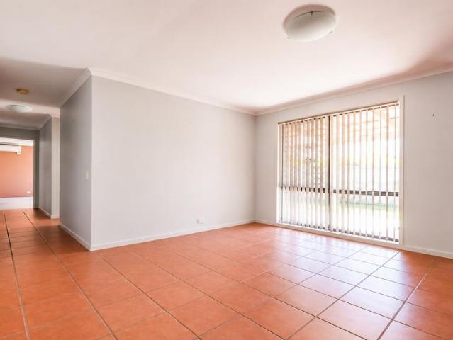 Peaceful Family Living in a Quiet Fitzgibbon Cul de Sac