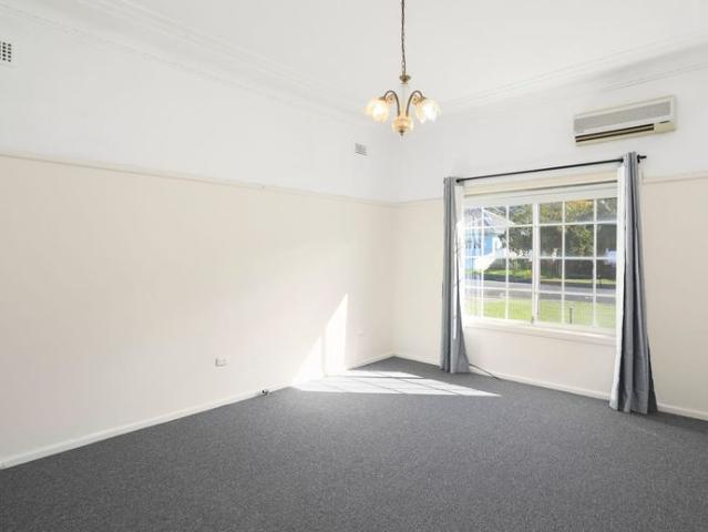Peaceful Family Living in a Quiet Woonona Street