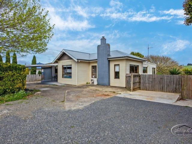 Peaceful Family Living Just Minutes from Smithton