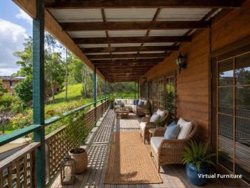 Peaceful Family Living Retreat Backing onto Reserve