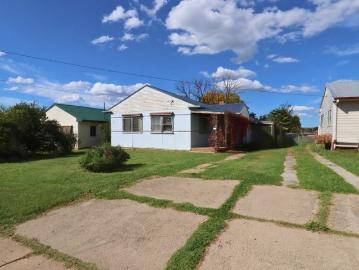 Peaceful Family Living with Sunny Entertaining and Established Gardens
