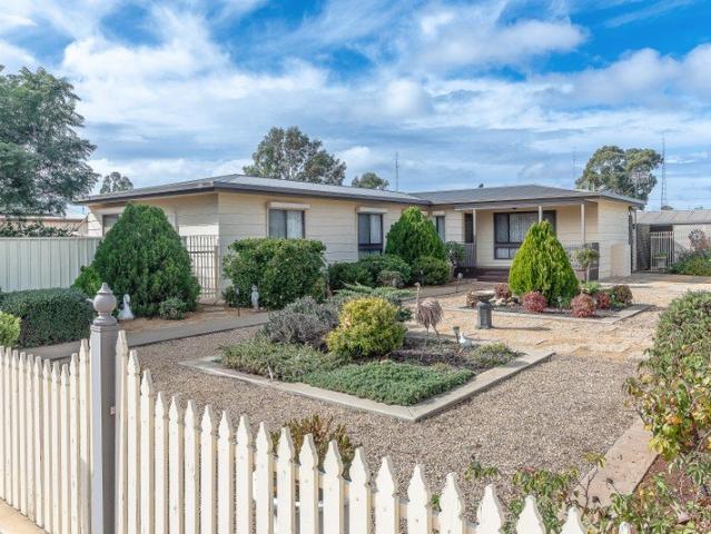 Peaceful Family Retreat with Entertaining Appeal in Morgan