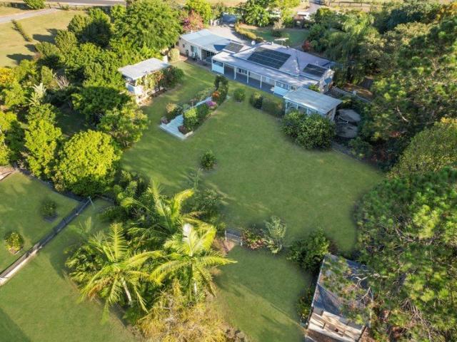 Peaceful Hinterland Living to Relax, Entertain & Unwind!