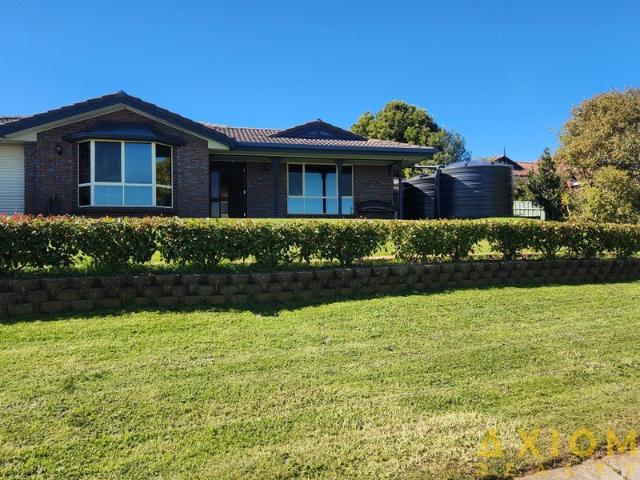 Peaceful Hills Living with Modern Comfort and Plenty of Space