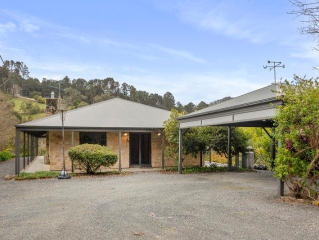 Peaceful Hillside Living in Beautiful Basket Range