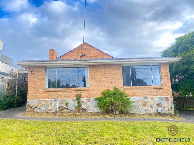 Peaceful House with 4 Bedrooms Located in Balwyn North