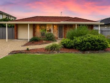 Peaceful Island Living Backing onto Waterfront Reserve
