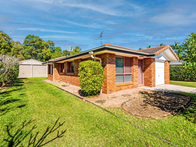Peaceful Jacobs Well Living with Space to Enjoy