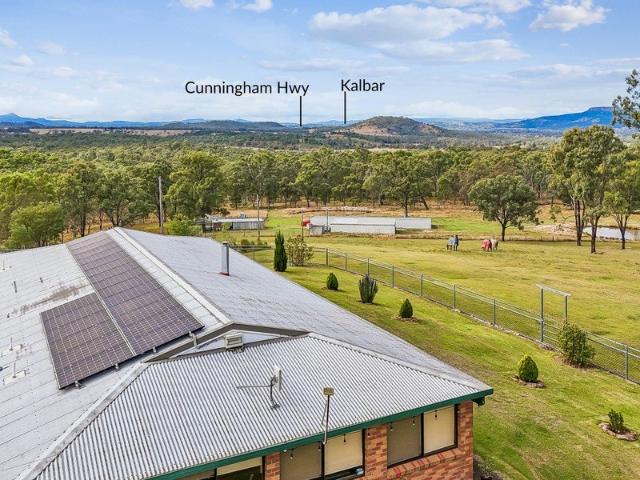 Peaceful, large rural grazing and mountain retreat with amazing views