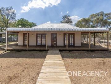 Old Junee, Marinna - Equipped kitchen