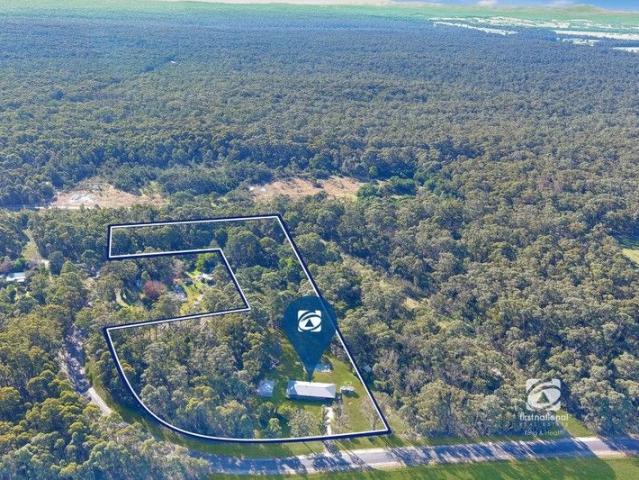 PEACEFUL LIFESTYLE ON ACREAGE!