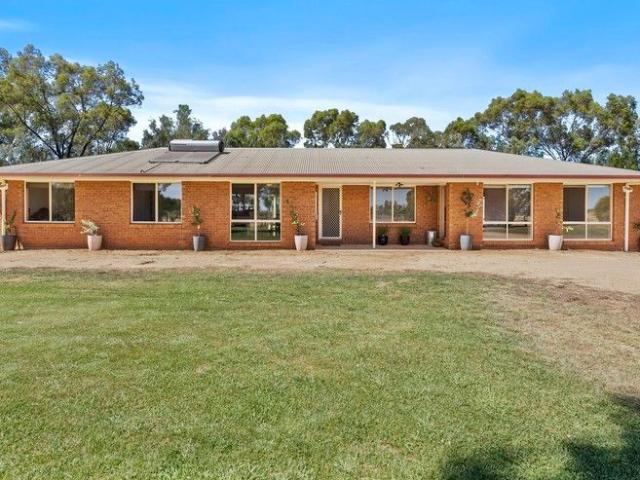 Peaceful Lifestyle Living on Nearly 2.5 Acres Yalca