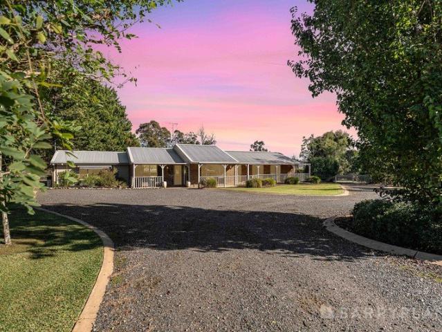 Peaceful Lifestyle Living in the Heart of Drouin!
