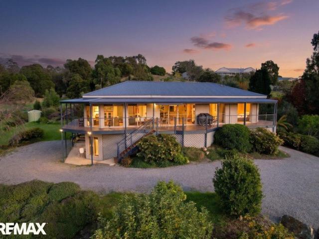 Peaceful Lifestyle Retreat on Approx. 4,091m² with Expansive Entertaining & Scenic Rural Views
