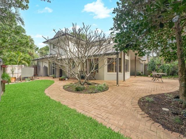 Peaceful lifestyle townhouse just 300m to Tallow Beach