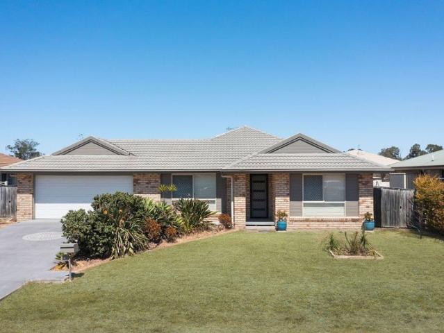 Peaceful Living Close to Town Spacious Family Home on 678m²