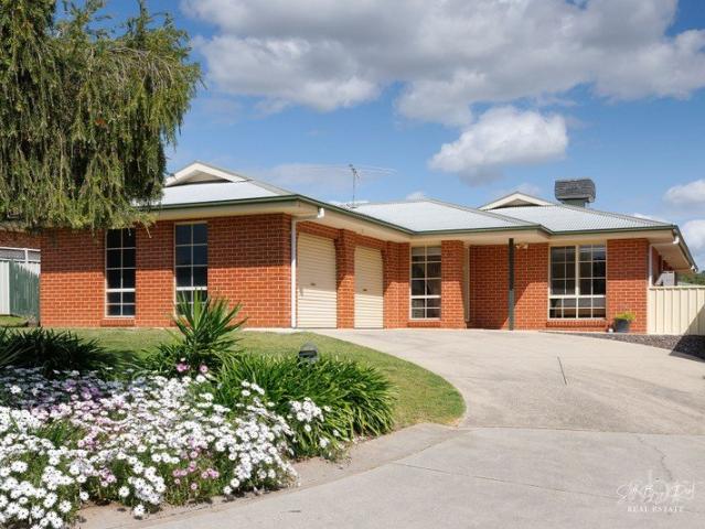 PEACEFUL LIVING IN A LEAFY PARKLAND SETTING