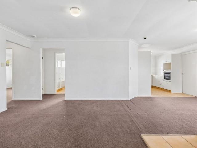 Peaceful Living in a Spectacular Oxenford Position