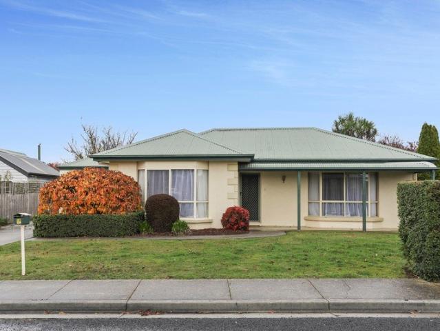 Peaceful Living in Historic Evandale