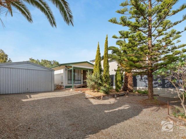 PEACEFUL LIVING IN ST KILDA!