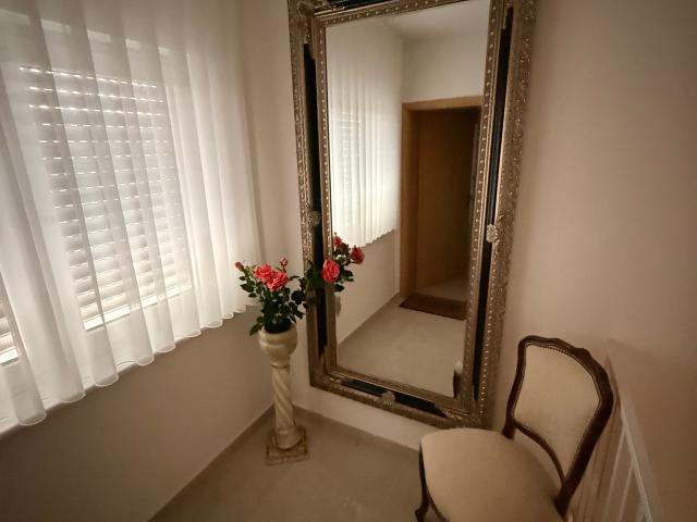 Peaceful Living on 90m²: Stylish 4 Room Apartment with Ample Space