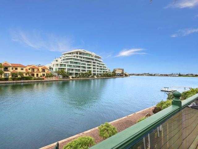 Peaceful Living on the Water