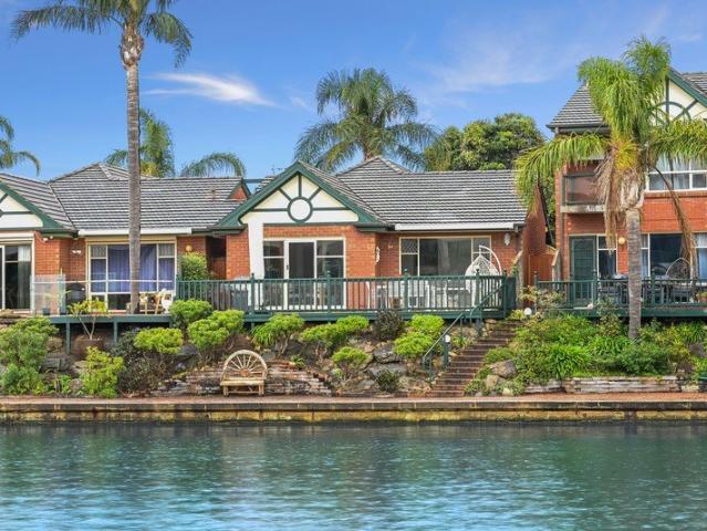 Peaceful Living on the Water