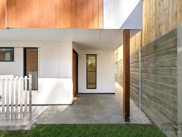 Peaceful Living, Opposite Enoggera Reservoir
