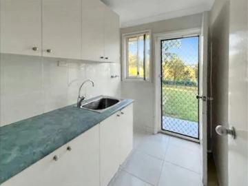 Peaceful Living with a Huge Backyard in the Heart of The Oaks